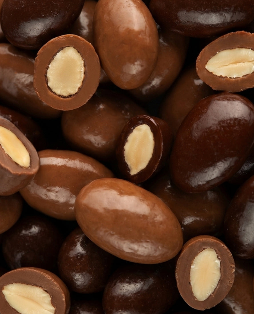 Amandes enrobées de chocolat - macro